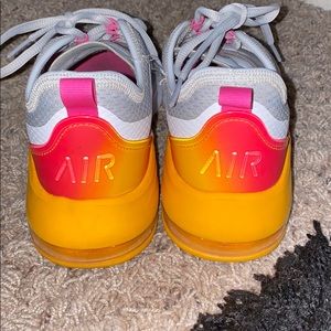 Nike air max’s motion 2s